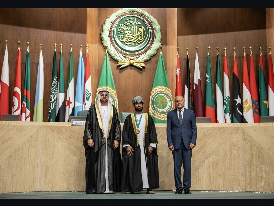  عبدالرحمن البوسعيدي يفوز بجائزة التميز الحكومي العربي كأفضل موظف حكومي عربي   